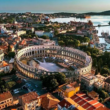 Apartment Ivko - Private Parking Pula